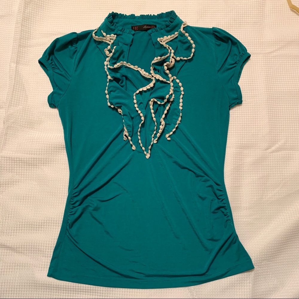 Ruffled neck top
